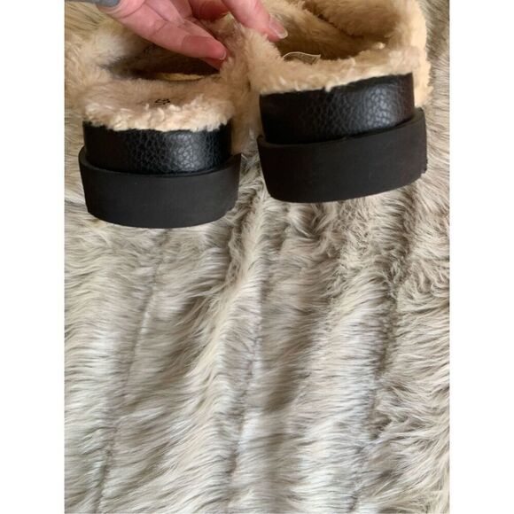 UGG Fuzz Sugar Slide Sandal in Natural / Black Size US 9 - Picture 8 of 11